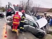 Foto. Accident grav duminică! Mașină proiectată în șanț